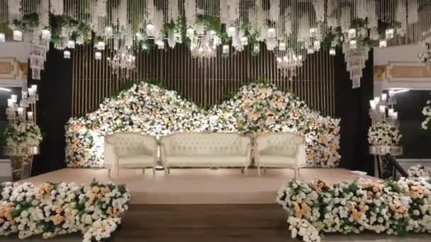Безпілотні Кадри Красивого Декору Весільної Церемонії Квіткова Установка Святкова Тонка — стокове відео