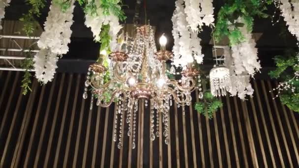 Luxuriöses Dekor Der Hochzeitsbühne Interieur Vor Dem Empfang Ein Weitschuss — Stockvideo
