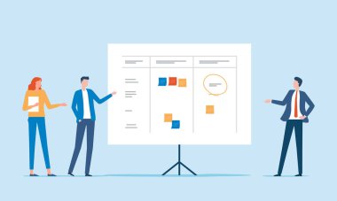 grup işadamları takım toplantısı iş pazarlama konsepti için beyaz tahta konsepti üzerine renkli yapışkan notla