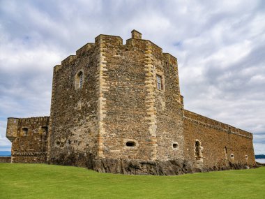 Karanlık Kale 'nin iç duvarları