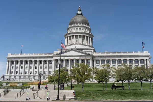 Salt Lake City, Utah, 12 Eylül 2023: kopya uzay ile Utah Eyalet Meclis Binası