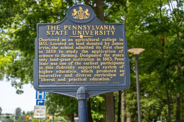 Pensilvanya Üniversitesi Park, 21 Temmuz 2024 Nittany Lion Shrine Eyalet Üniversitesi kampüsünde. Nittany Lion öğrenciler ve mezunlar için favori bir fotoğraf mekanıdır..