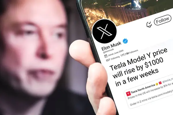 Poltava Ukrayna Mart 2024 Elon Musk Twitter Profili Sayfası Elinde — Stok fotoğraf
