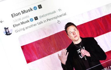 Ukrayna. Poltava. 19 Ekim 2024. Fotoğraf: Elon Musk Twitter sayfası. Philadelphia, Pennsylvania 'da bir belediye binasında yapılan konuşma sırasında bir dizüstü bilgisayarda..