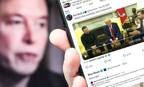 Полтава, Украина - 28 февраля 2025 года. Страница профиля Илона Маска в Twitter с новым твитом на смартфоне в руке. На заднем плане разряженный портрет Илона Маска.