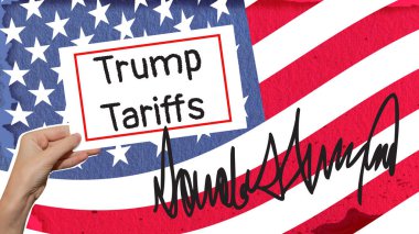 Donald Trump, Amerika Birleşik Devletleri 'nin 47. Başkanı' nı ve Amerikan bayrağına karşı yazılmış Trump Gümrük İdaresi 'ni imzaladı..