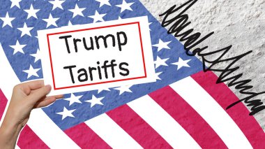 Donald Trump, Amerika Birleşik Devletleri 'nin 47. Başkanı' nı ve Amerikan bayrağına karşı yazılmış Trump Gümrük İdaresi 'ni imzaladı..