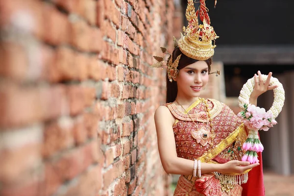 Vrolijke Glimlachende Jonge Mode Mooie Aziatische Vrouw Thaise Rode Traditionele — Stockfoto