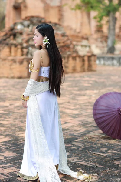 Moda Joven Hermosa Mujer Asiática Con Traje Tradicional Tailandés Pie — Foto de Stock