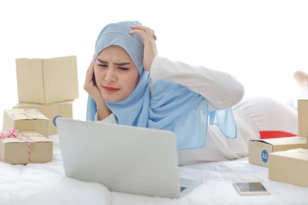 Beautiful Young Asian Woman Muslim Sleepwear Headache Emotion Lies Bed — Stock Photo, Image