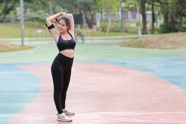 Atletisk Ung Frisk Och Skönhet Asiatisk Kvinna Sportkläder Stående Och — Stockfoto