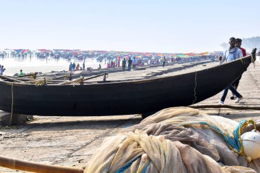 Digha, West, India  January 01, 2025, This is the picturesque Oceana Beach on the Bay of Bengal near New Digha, where fishermen are preparing for a deep-sea excursion on their boats to catch fish and crabs. clipart