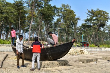 Digha, West, India  January 01, 2025, This is the picturesque Oceana Beach on the Bay of Bengal near New Digha, where fishermen are preparing for a deep-sea excursion on their boats to catch fish and crabs. clipart