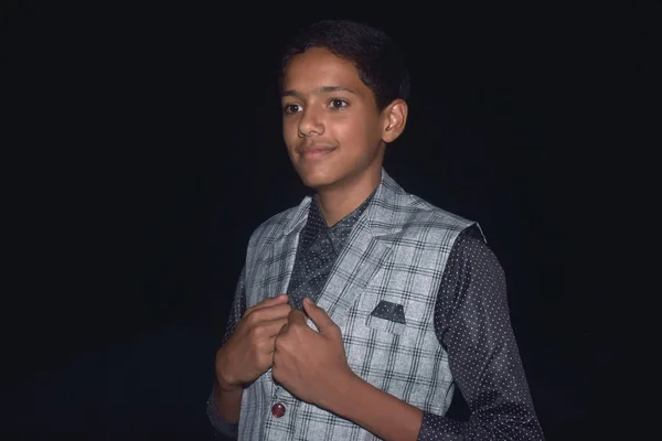 Ασιάτης Έξυπνος Και Όμορφος Έφηβος Αγόρι Μαύρο Πουκάμισο Και Γκρι — Φωτογραφία Αρχείου