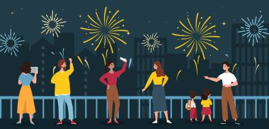 Kutlama havai fişekleri izliyordum. Çocuklu erkek ve kadınlar gece gökyüzündeki ışıklara bakarlar. Tatil ve festival. Havai fişekler patlama konseptini gösteriyor. Çizgi film düz vektör çizimi