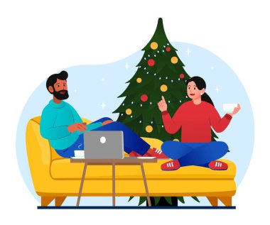 Noel arifesi kavramı. Sarı kanepede oturan erkek ve kadın Noel ağacının önünde çelenklerle oturuyorlar. Dairesinde konfor ve konfor, kış tatilleri ve festivaller. Çizgi film düz vektör çizimi