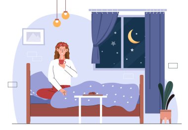 Gece konseptinde sıcak içkisi olan bir kadın. Çikolatalı kurabiyelerle, çayla ya da kahveyle yatakta genç bir kız. Tatlı ve lezzet. Lezzetli sıvı ve içecek. Çizgi film düz vektör çizimi