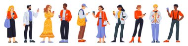 Elinde cep telefonu olan bir grup insan. Erkekler ve kadınlar internet iletişimi, arama ve fotoğrafçılık için akıllı telefonları kullanıyorlar. Modern cihazlar ve aletler. Çizgi film düz vektör koleksiyonu beyaz üzerine izole edildi