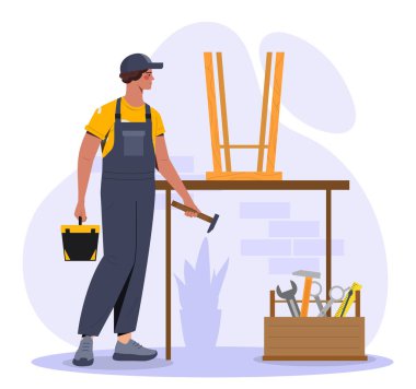 Mobilya üretimi. Üniformalı, çekiç ve alet çantalı bir işçi. Tabure, sandalye ve masa. Atölyedeki marangoz. Çizgi film düz vektör çizimi beyaz arkaplanda izole edildi