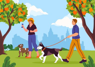 İnsanlar köpeklerle yürür. Güneşli bir günde erkek ve kadın evcil hayvanlarını parkta gezdiriyorlar. Günlük işler ve rutin işler. Evcil hayvanlı bir çift. Yavru köpekleri olan sahipleri. Düz vektör illüstrasyonu