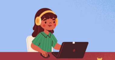 Uzaktan eğitim. İnternet dersinde öğretmenle iletişim kuran kulaklıklı mutlu bir kızla afiş taşımak. Evde okuyan kız ya da çocuk. Öğrenme kursu. Çizgi film düz animasyon grafikleri