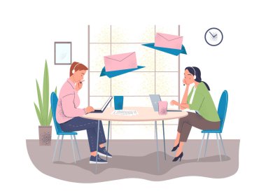 Yüzen e-posta simgeleriyle çevrili dizüstü bilgisayarlar ve telefonlar kullanarak bir masada çalışan iki ofis çalışanının vektör çizimi. Yumuşak renkleri, bitkileri ve duvarında saati olan modern çalışma alanı tasarımı