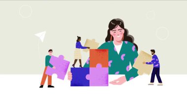 İş ekibi çalışması. Mutlu kadın girişimci ve yapboz parçaları tutan ofis çalışanlarından oluşan bir ekiple afiş taşımak. İletişim ve işbirliği. Çizgi film biçimi grafik animasyon video klibi