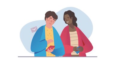 Akıllı telefon kullanan mutlu insanlar. Mutlu arkadaşlarla afişleri taşımak akıllı telefon ekranlarına bakmak, mesajları okumak ve internette haberleri paylaşmak. Cihazı olan karakterler. Çizgi film düz animasyon grafikleri