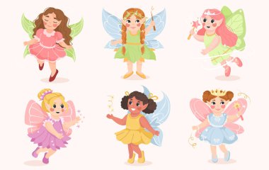 Bir grup sevimli peri. Kanatları ve sihirli değnekleri olan sevimli, sihirli küçük kızların olduğu çıkartmalar. Peri prensesi. Bebek kıyafetleri için tasarım elementi. Düz vektör illüstrasyon koleksiyonu arkaplanda izole