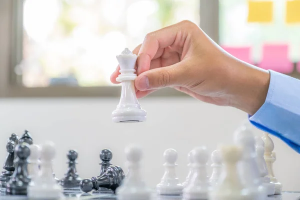Satrancı Kazanmak Için Strateji Taktikle Hareket Ettirir Masa Oyununda Mücadele — Stok fotoğraf