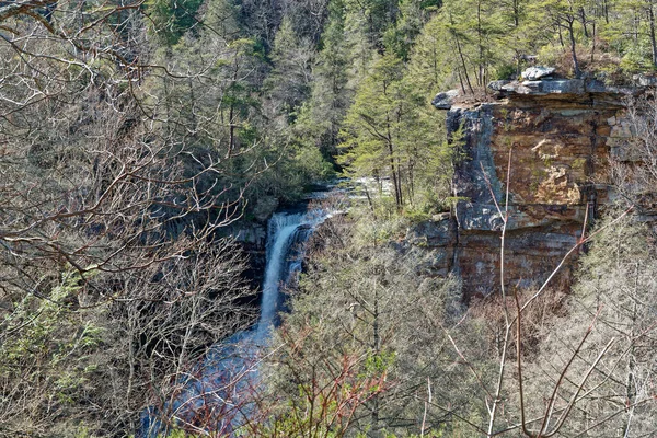 Uma Vista Perto Piney Creek Cai Fundo Com Falésias Rochosas — Fotografia de Stock