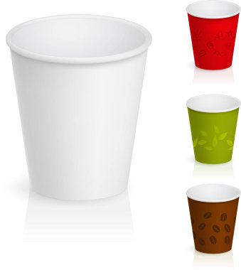 Gerçekçi boş kağıt bardak seti