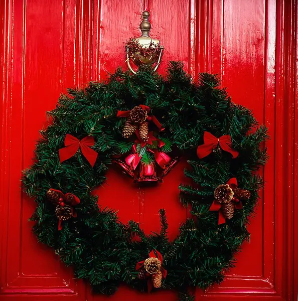 Christmas Wreath Hanging Georgian Door Stok Resim