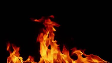 Gece karanlığında yangın.