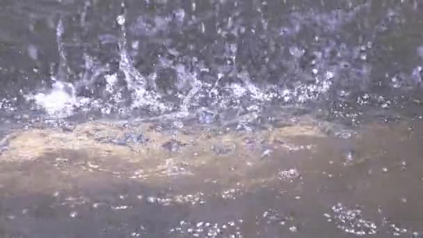 Wasser Fällt Zeitlupe Springbrunnenbecken — Stockvideo
