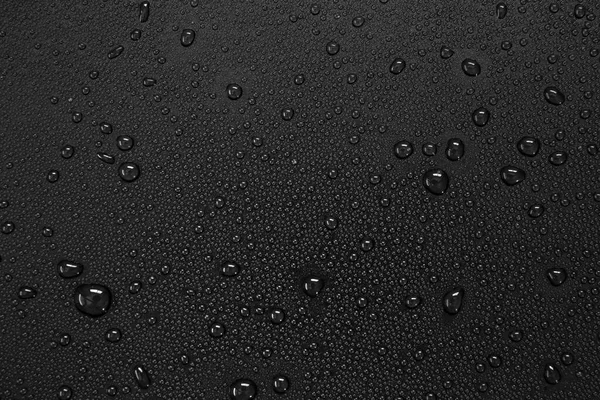 黑色背景上的水滴 — 图库照片