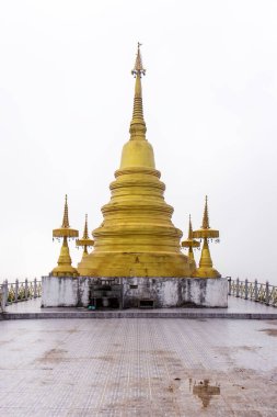 Phra: Rattana Chedi Tham Mae Usu Tapınağı, Tak ili, Tayland