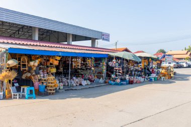 11 Ocak 2025, Wat Phra 'nın önündeki Pazar Lampang Luang, Tayland.
