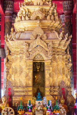 11 Ocak 2025, Wat Phra 'nın başlıca Buda resmi. Lampang Luang, Tayland.