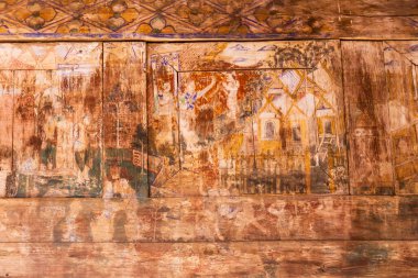 11 Ocak 2025 Ahşap zeminde eski resim deseni, Wat Phra Lampang Luang, Tayland.