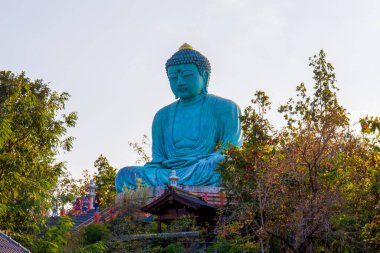 11 Ocak 2025, Wat Phra Doi Phra Chan, Lampang, Tayland 'dan yapılmış Buda heykeli.