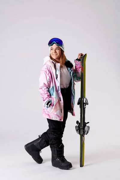 Gelukkig Meisje Kijken Terug Snowboarden Kleding Sneeuwkap Bril Houden Ski — Stockfoto