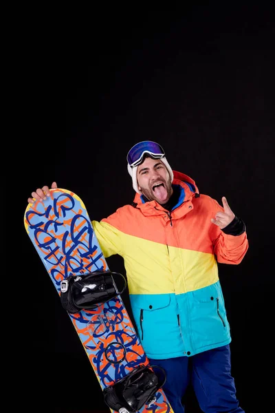 Fiú Egy Snowboard Kilóg Nyelvét Így Szarvak Kezét Miközben Nézi — Stock Fotó