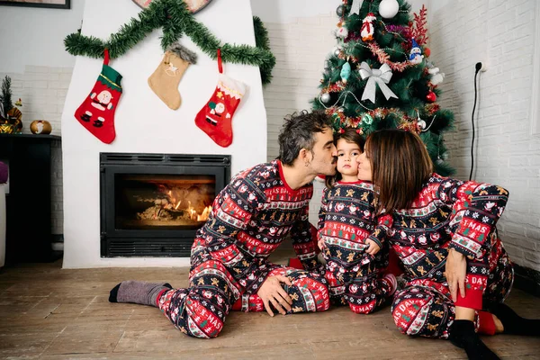 Family Father Mother Daughter Wearing Matching Christmas Pajamas Taking Family — Stock Photo, Image