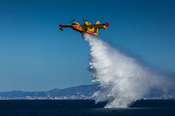 stock image Training of a Canadian civil security in the Mediterranean. Canadair pilots take advantage of the fire-free season to maintain their skills. The training consists of a first pass to check the body of water. Canadair then ditched to load approximately