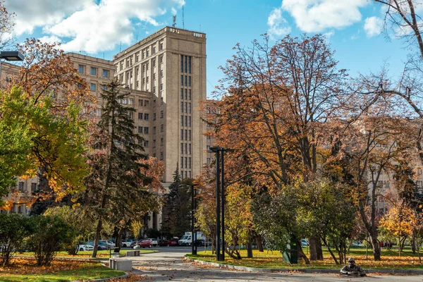 Jesienna Architektura Centrum Miasta Karazin Charków Narodowy Budynek Uniwersytetu Kolorowe — Zdjęcie stockowe