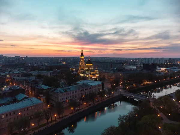 Aydınlatma Gün Batımı Manzaralı Gökyüzü Kutsal Bildiri Katedrali Kharkiv Şehir — Stok fotoğraf