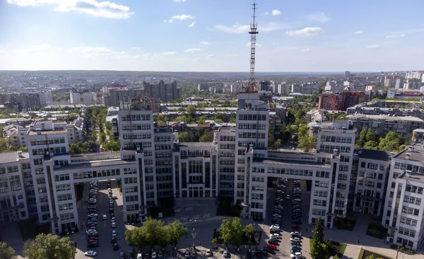 Luftaufnahme Von Derzhprom Gebäude Mit Blauem Himmel Wolkenlandschaft Frühling Charkiw — Stockfoto