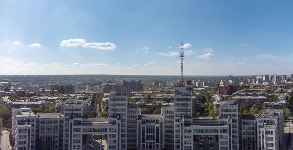 Bâtiment Derzhprom Aérien Avec Ciel Bleu Nuageux Printemps Kharkiv Centre — Photo
