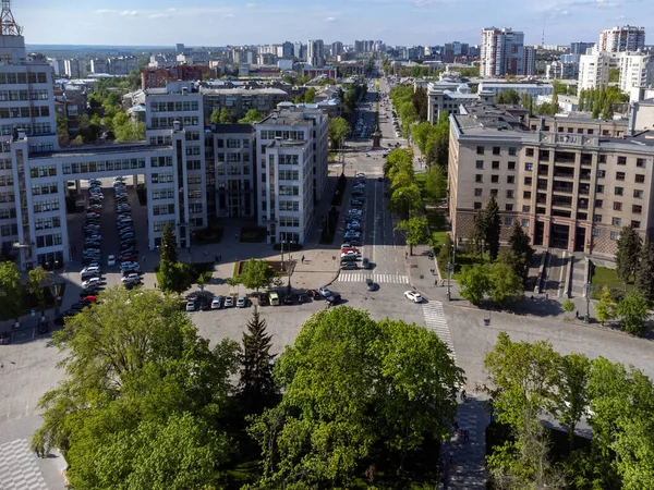 Aerial Nauky Ave Ulica Pobliżu Derzhprom Samochodami Jadącymi Plac Wolności — Zdjęcie stockowe
